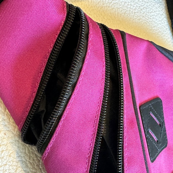 Roots Unisex Canvas Sling Bag one shoulder knapsack black berry - Picture 6 of 9